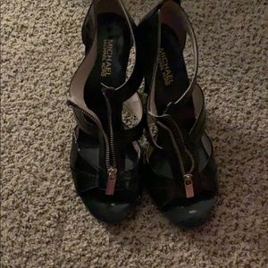Micheal Kors zip up heel